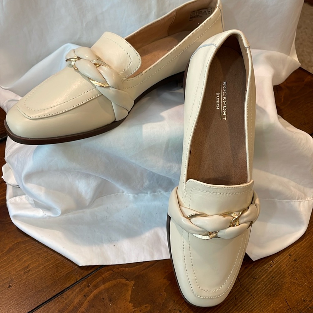 Rockport Ivory Loafers with Gold Chain